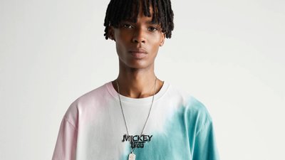 Man blue pink tye dye top necklace